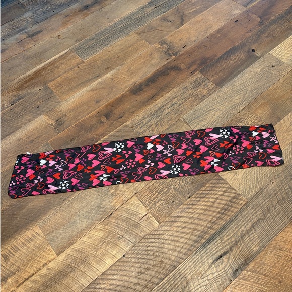 Heart Print Valentine Scarf Black Pink Red - Picture 3 of 3